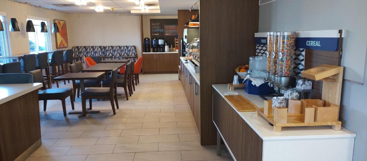 Holiday Inn Express & Suites Alliance by IHG - Housity