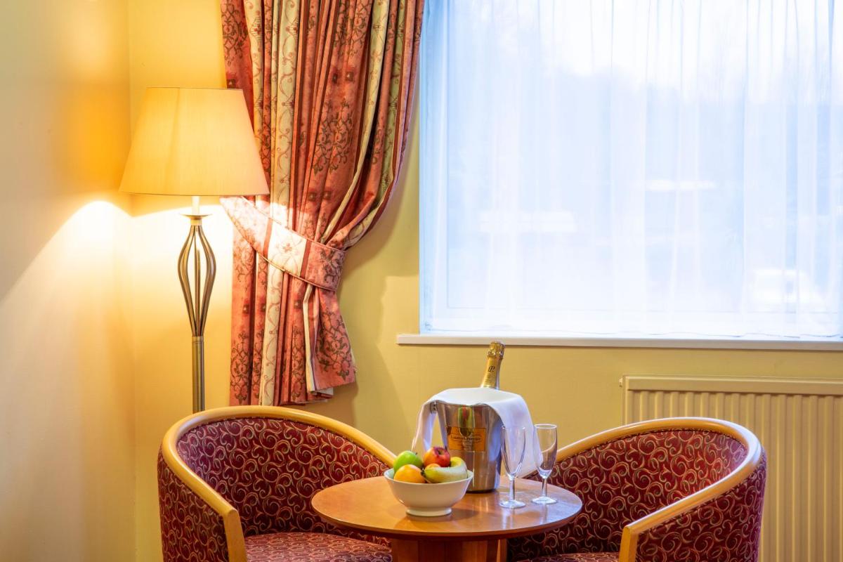 Tiverton Hotel Lounge & Venue - Housity