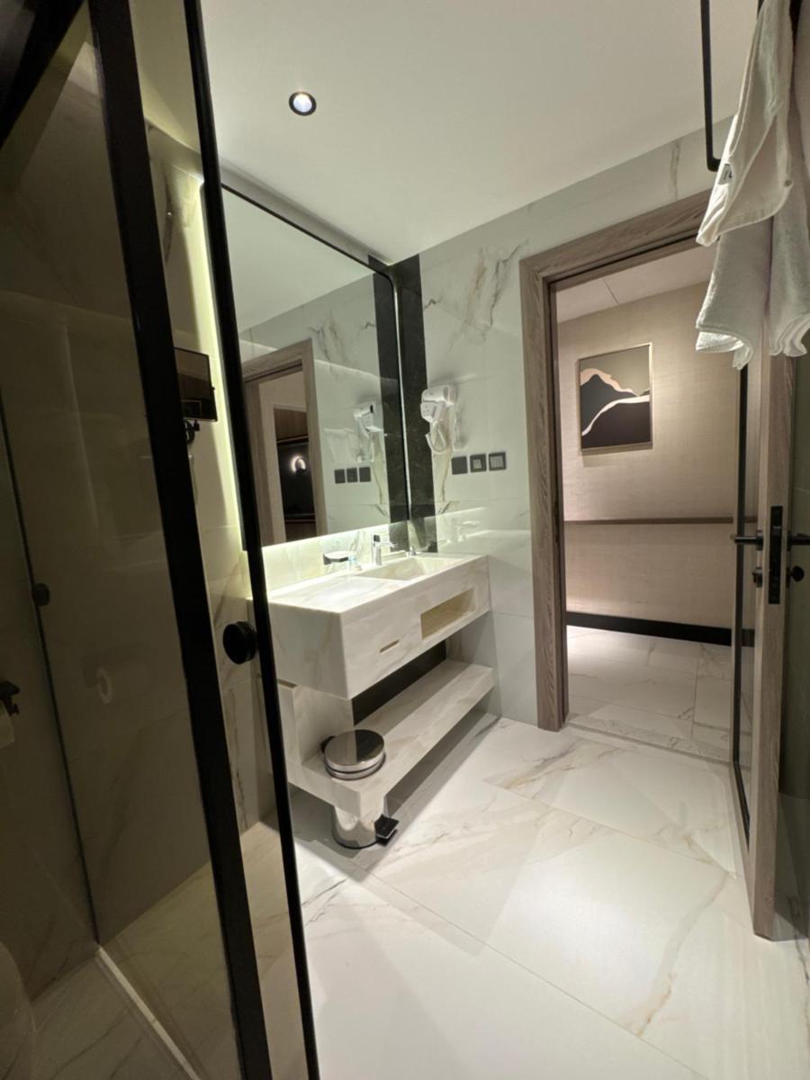 Sixty Three Hotel Suites - Housity