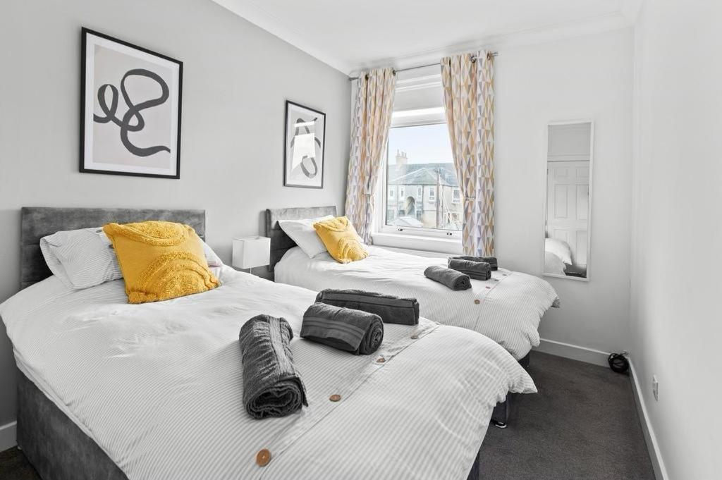Grangeburn Residence - 2 bedroom home with parking - Housity