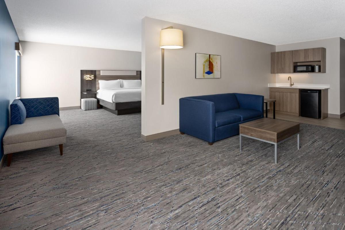 Holiday Inn Express & Suites Meriden by IHG - Housity