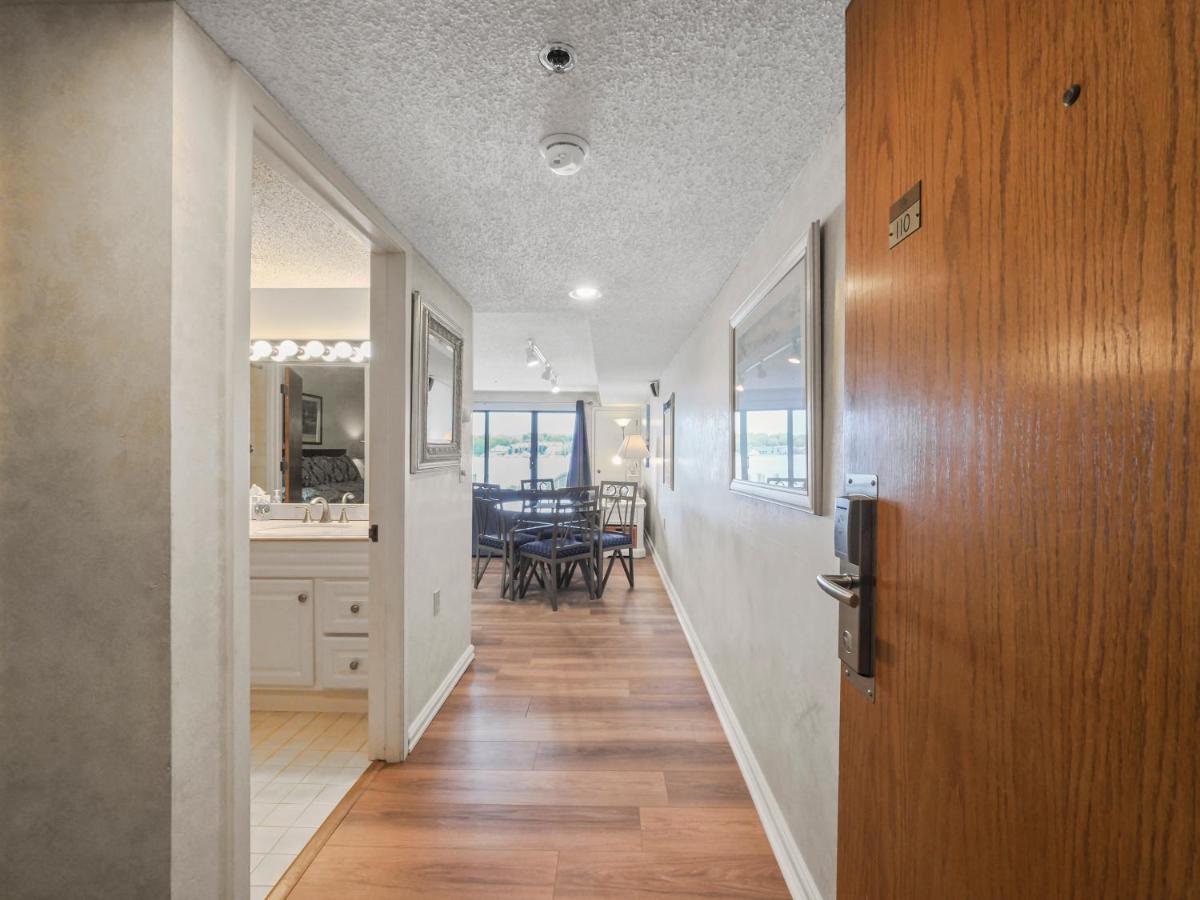110 Edgewater Inn - Housity
