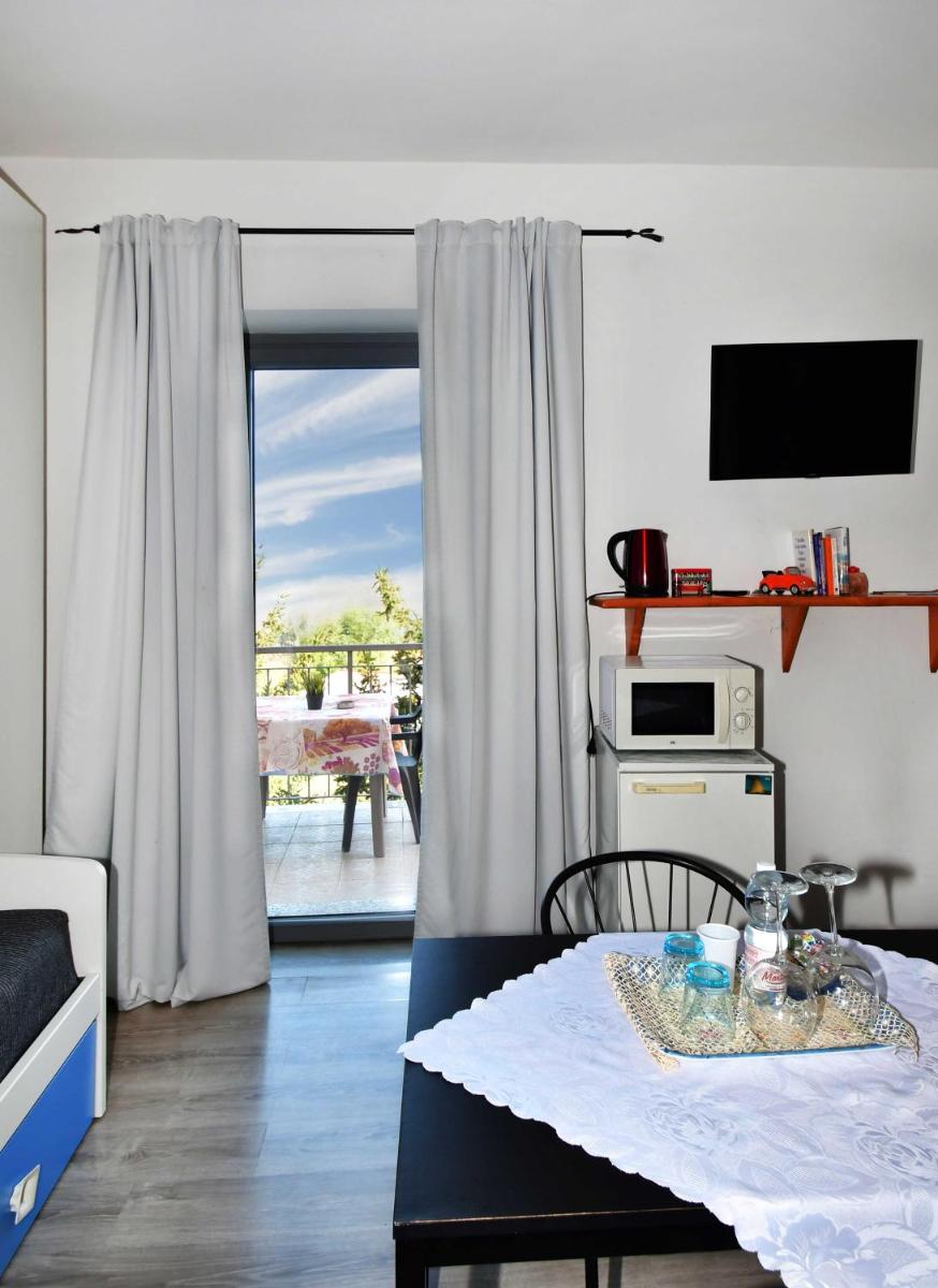 La Rondinella - Housity