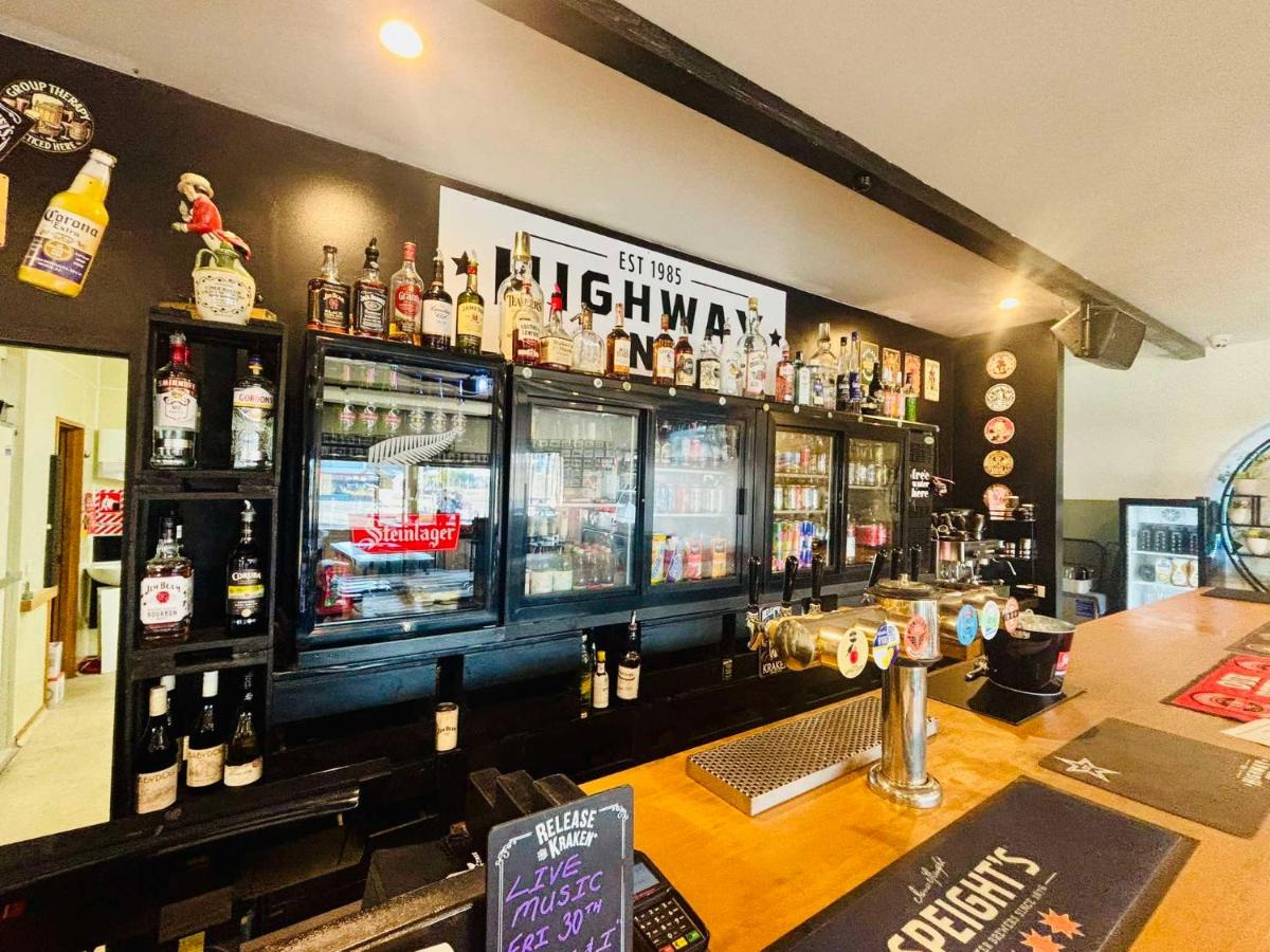 The Highway Inn - Housity