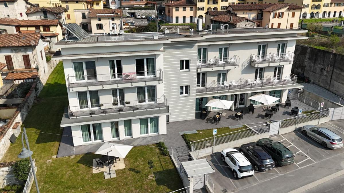 Tramonti e Lago - Housity