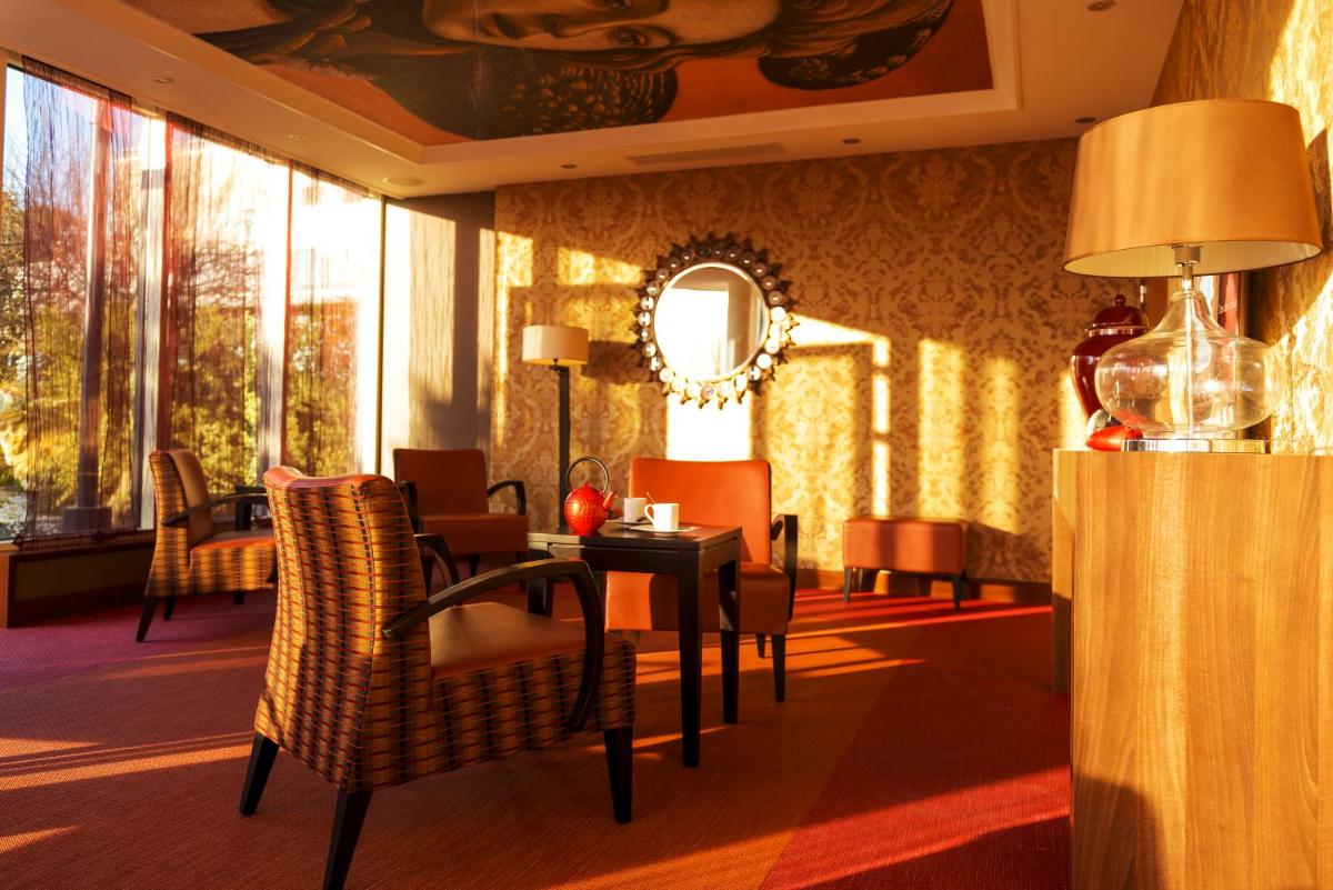 Coin salon dans l'établissement Hôtel Spa du Beryl St Brévin l'Océan