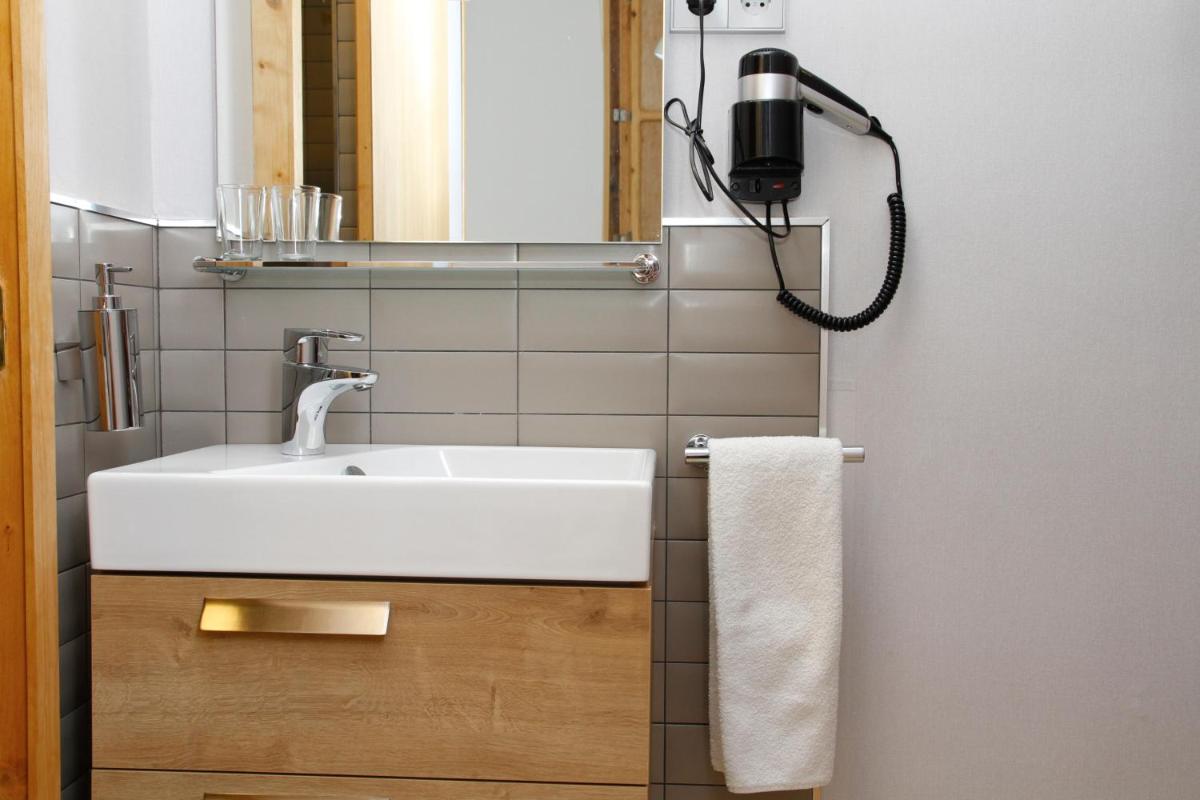 BCN Home Guest House - Housity