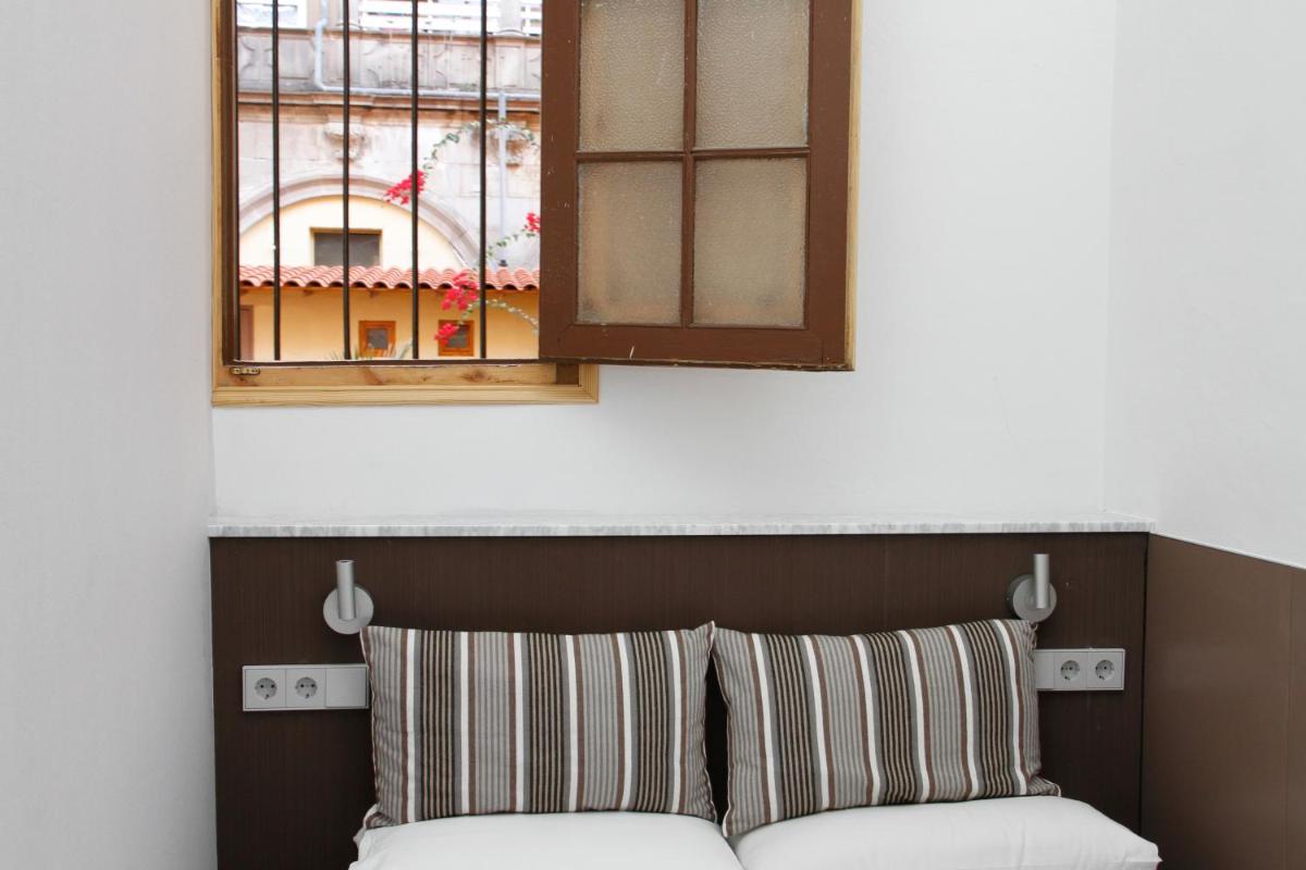 BCN Home Guest House - Housity