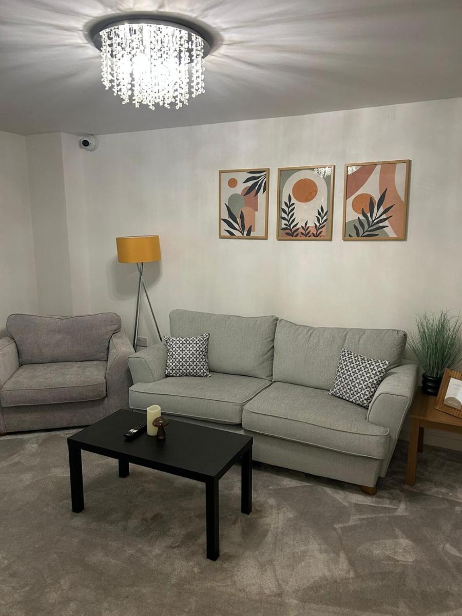 3BR House in Newton-Le-Willows - Sleeps 6 - Housity