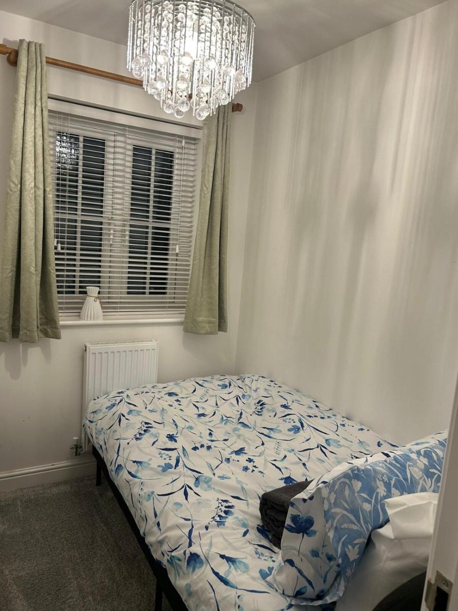 3BR House in Newton-Le-Willows - Sleeps 6 - Housity