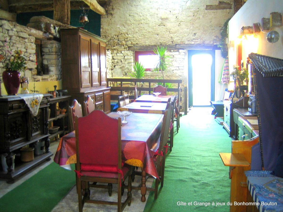 Gîte et Grange à Jeux du Bonhomme Bouton - Housity