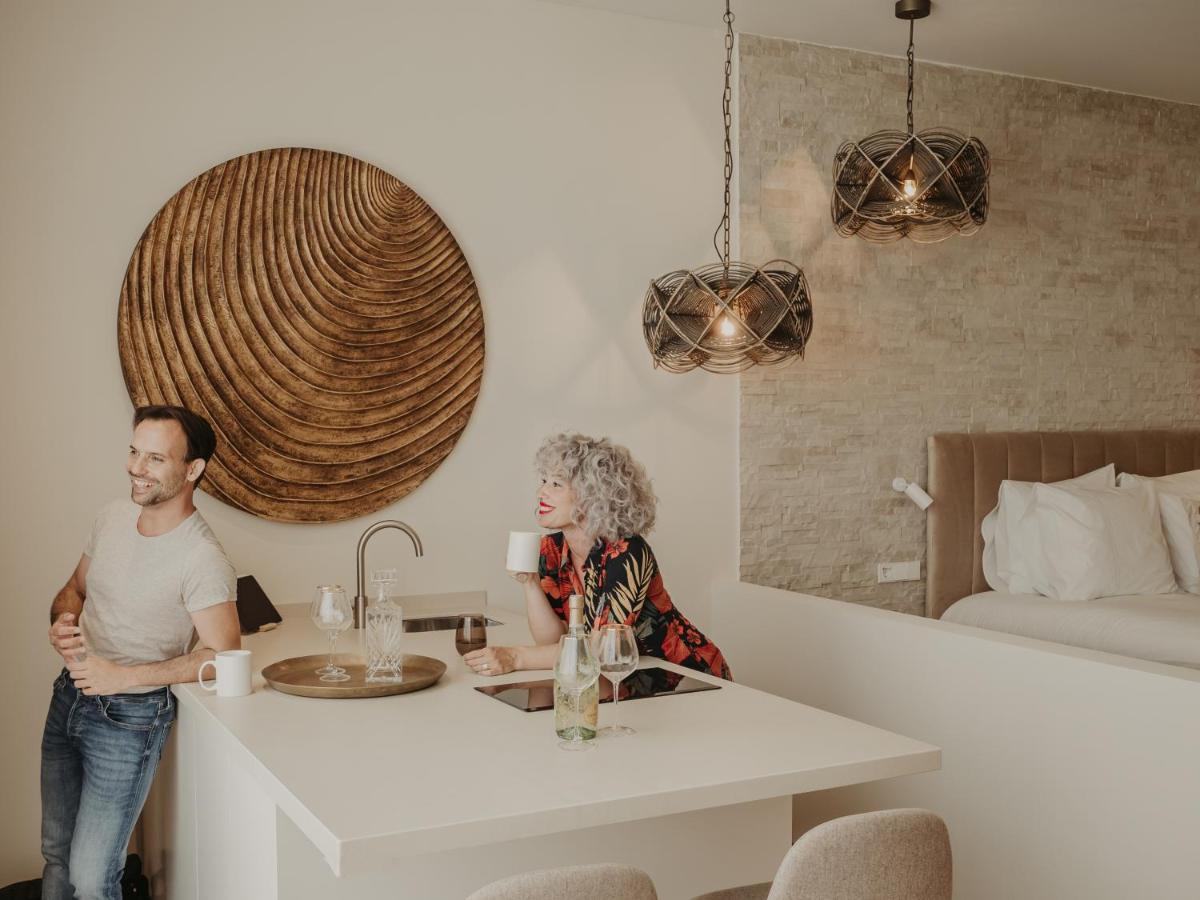 Clientes alojados en Comfy Studios Hotel