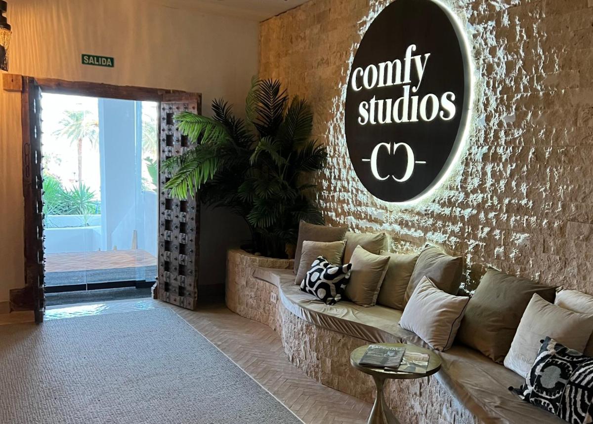 Zona de estar de Comfy Studios Hotel
