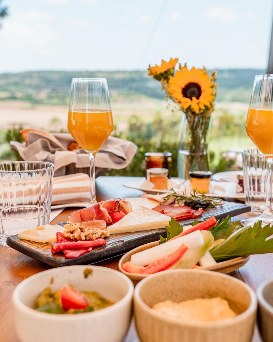 Comida en o cerca de este hotel