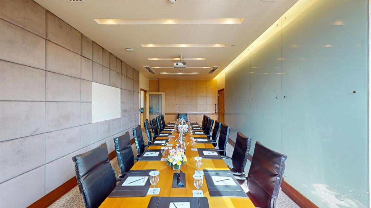 a conference room with a long table and chairs at Radisson Blu Hotel, Nagpur in Nagpur