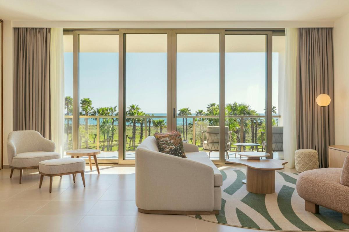 Uma área de estar em The Westin Salgados Beach Resort, Algarve