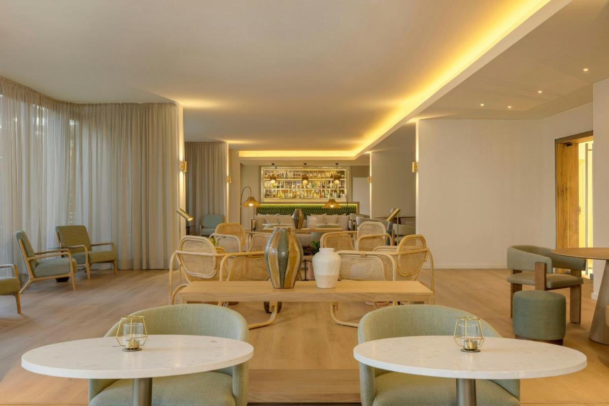 Uma área de estar em The Westin Salgados Beach Resort, Algarve