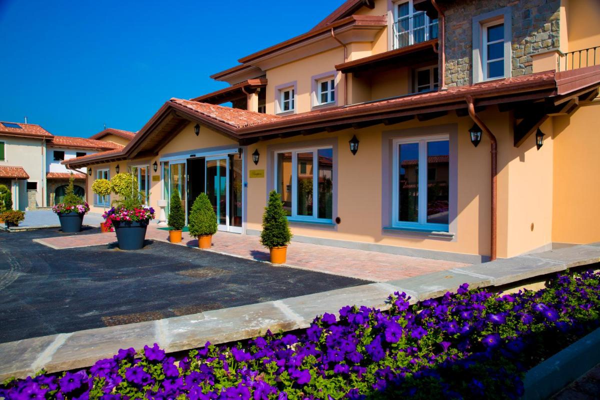 Villa Carolina Resort - Housity