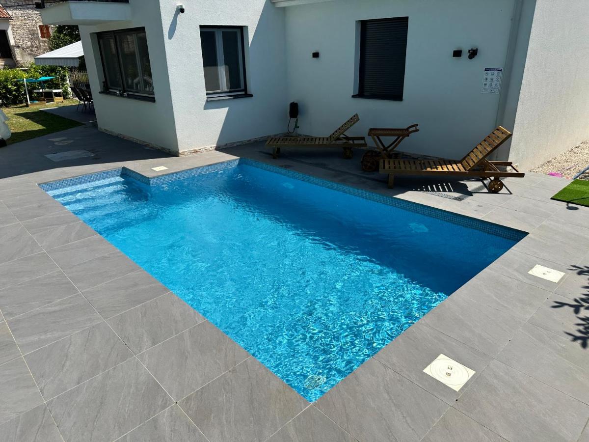 Villa Kristina - Housity