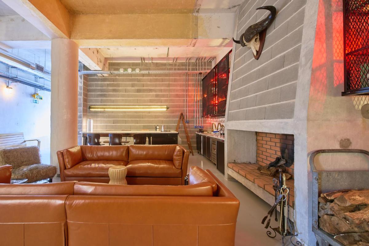 Uma área de estar em Moagem Industrial Lodge