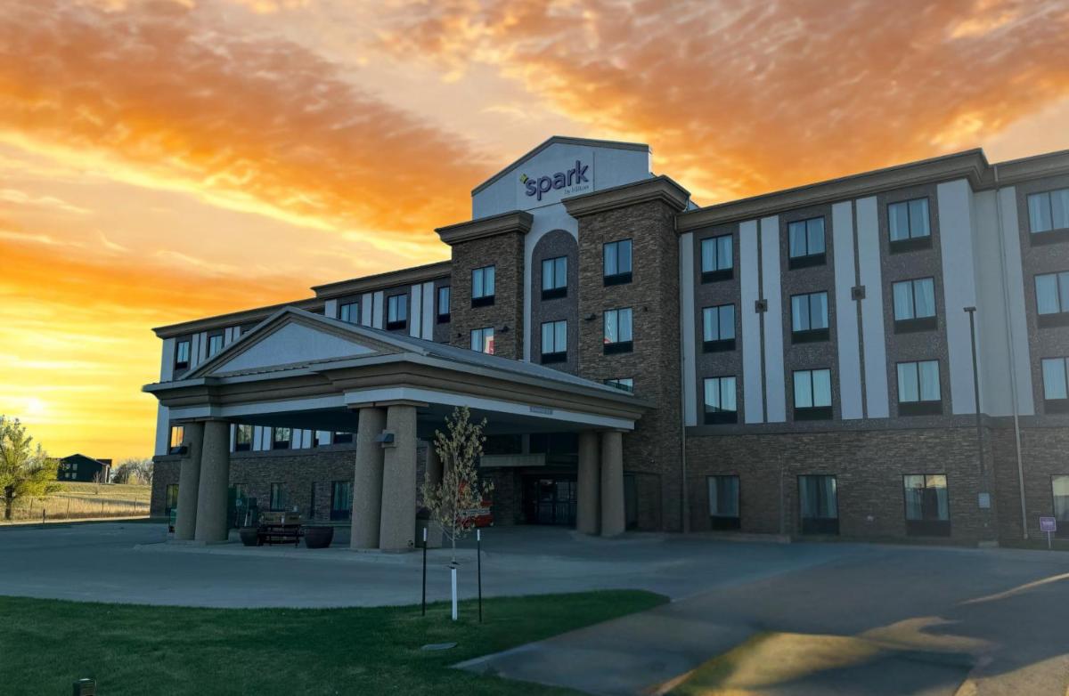 Spark by Hilton Glendive - Housity