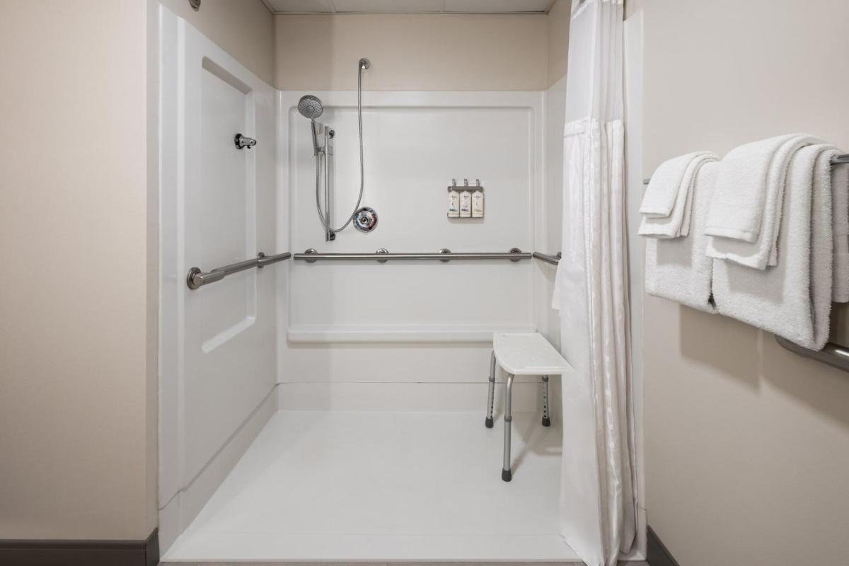 Holiday Inn Express & Suites Meriden by IHG - Housity