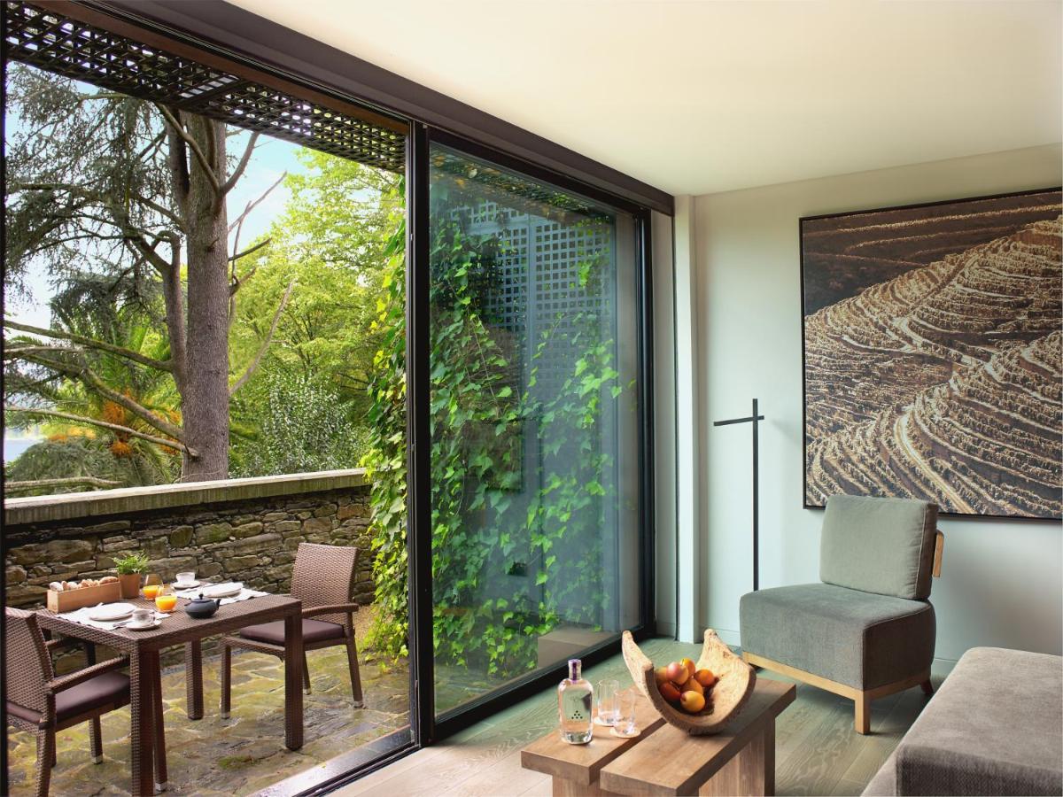 Uma área de estar em Six Senses Douro Valley
