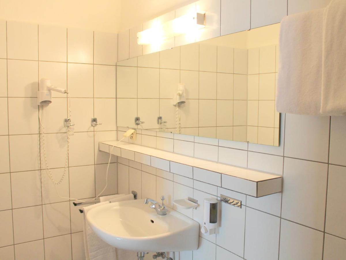 Brunnen Hotel - Housity