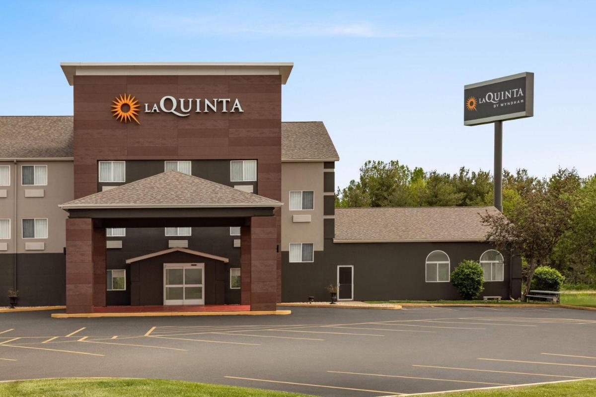 La Quinta Inn & Suites by Wyndham Peru Starved Rock St Park - Housity