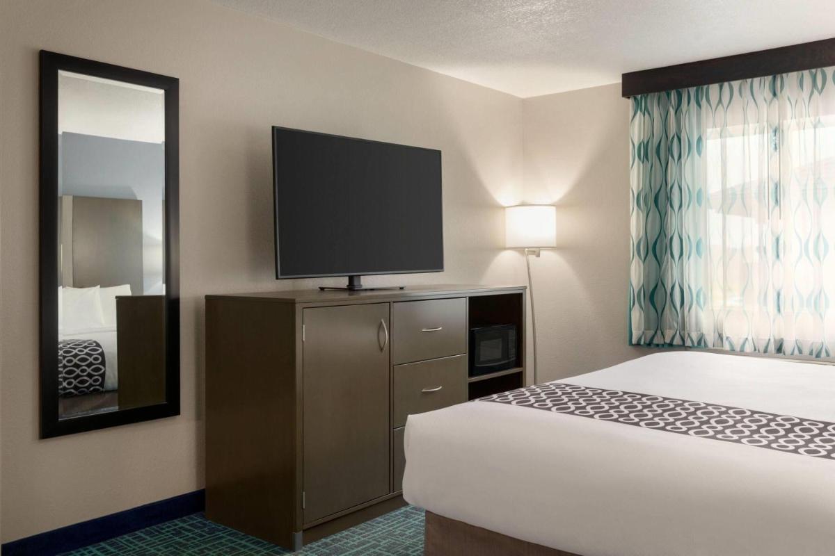 La Quinta Inn & Suites by Wyndham Peru Starved Rock St Park - Housity