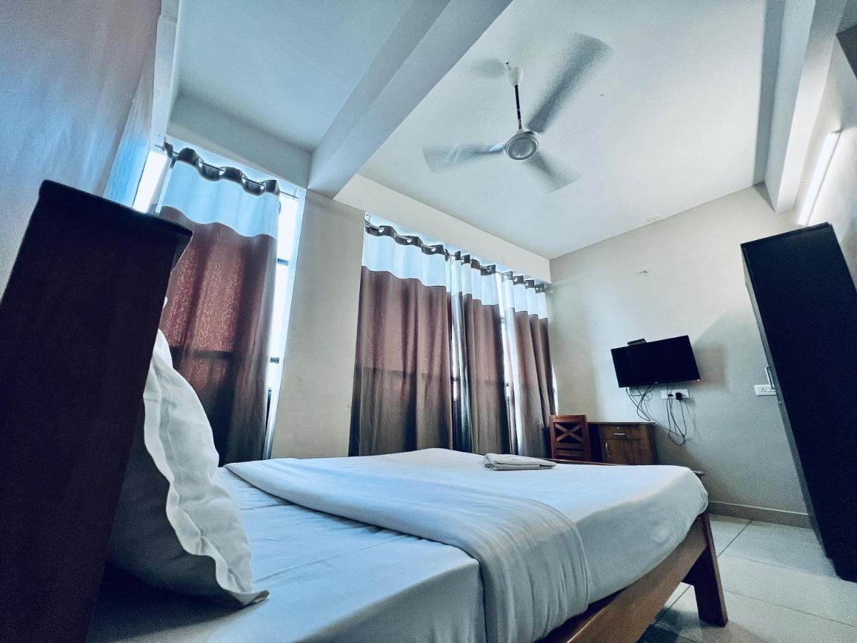Solo Simrin Arcade Kadavanthra - Housity