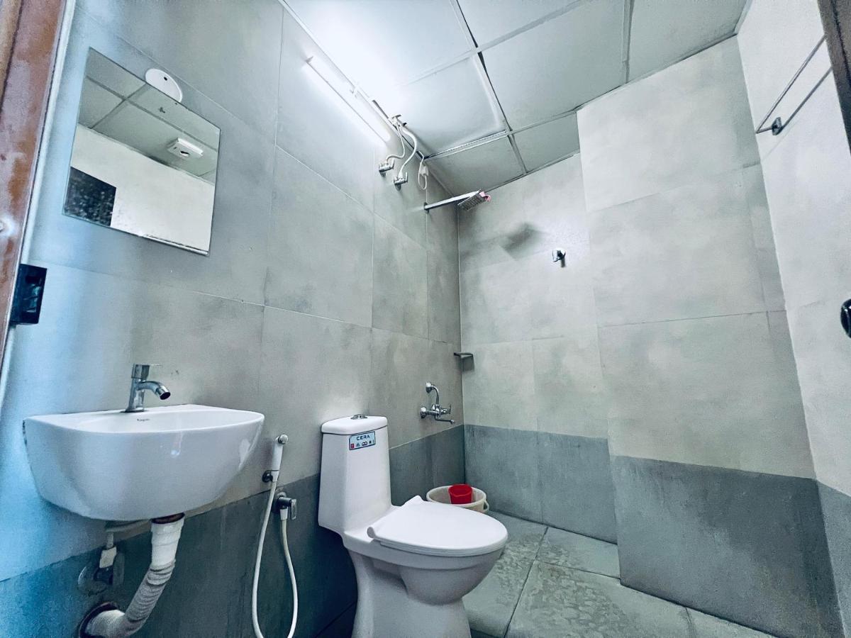 Solo Simrin Arcade Kadavanthra - Housity