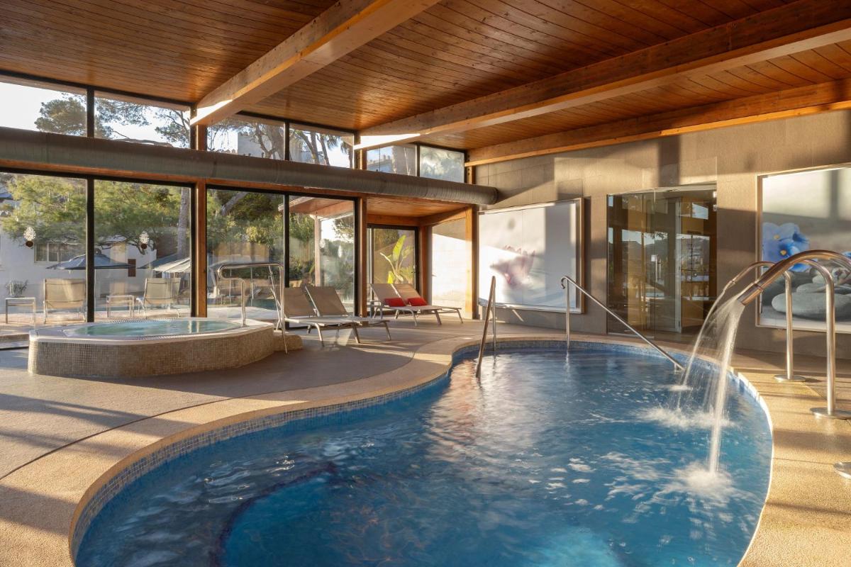 Piscina en o cerca de Secrets Mallorca Villamil Resort & Spa - Adults Only (+18)