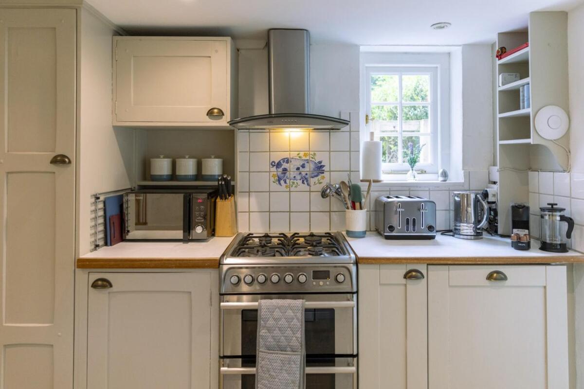 Danny Lodge - Country Cottage Near Brighton by Huluki Sussex Stays - Housity