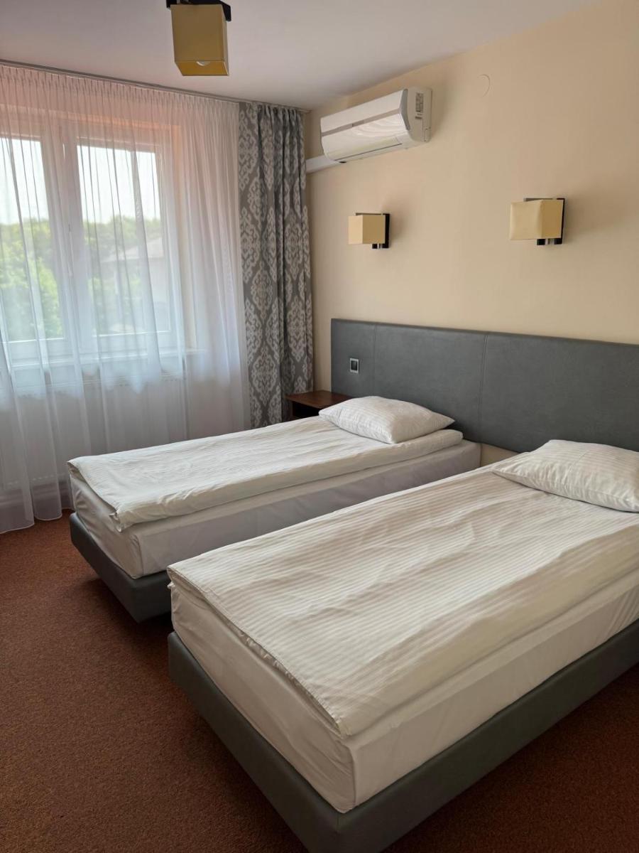 Zajazd Trzy Dęby - Housity