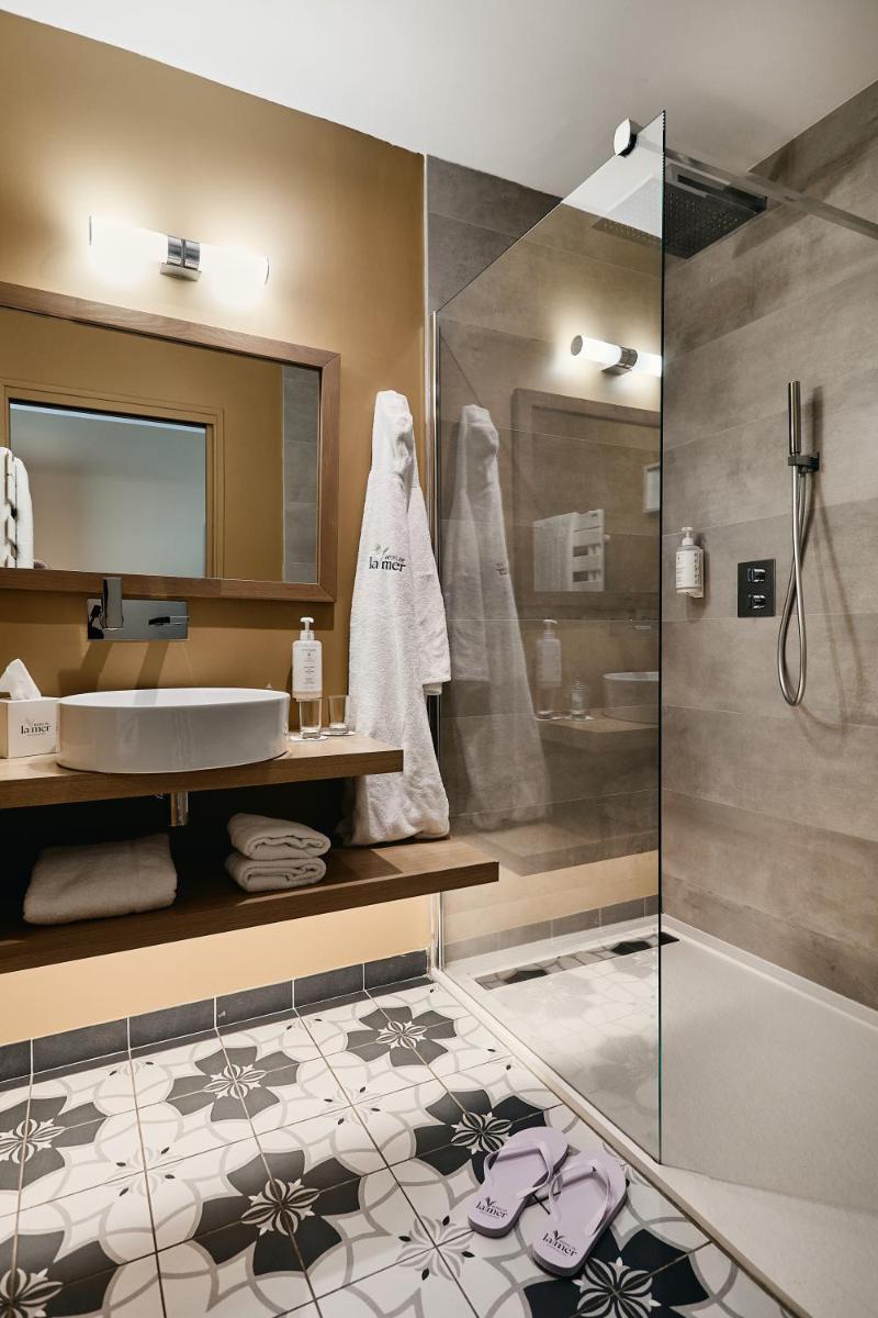 Salle de bains dans l'établissement Hôtel de la Mer & Spa