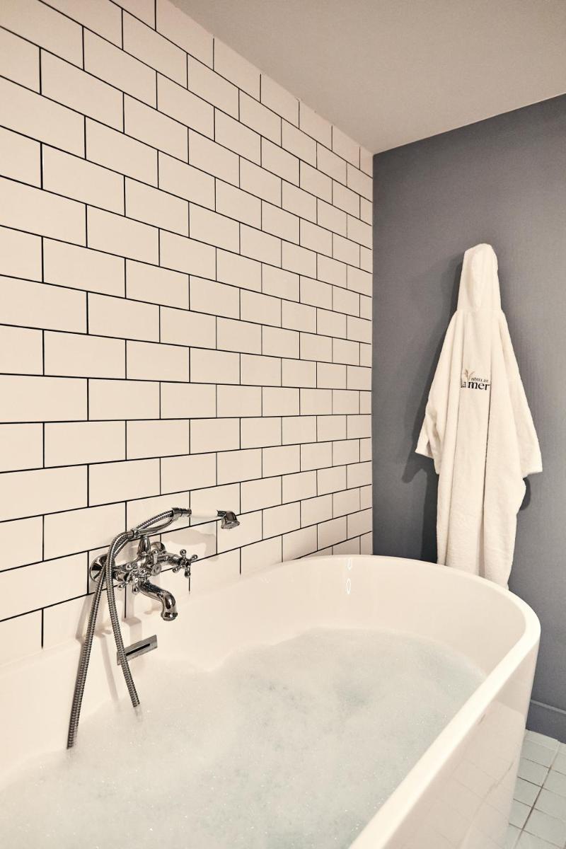 Salle de bains dans l'établissement Hôtel de la Mer & Spa