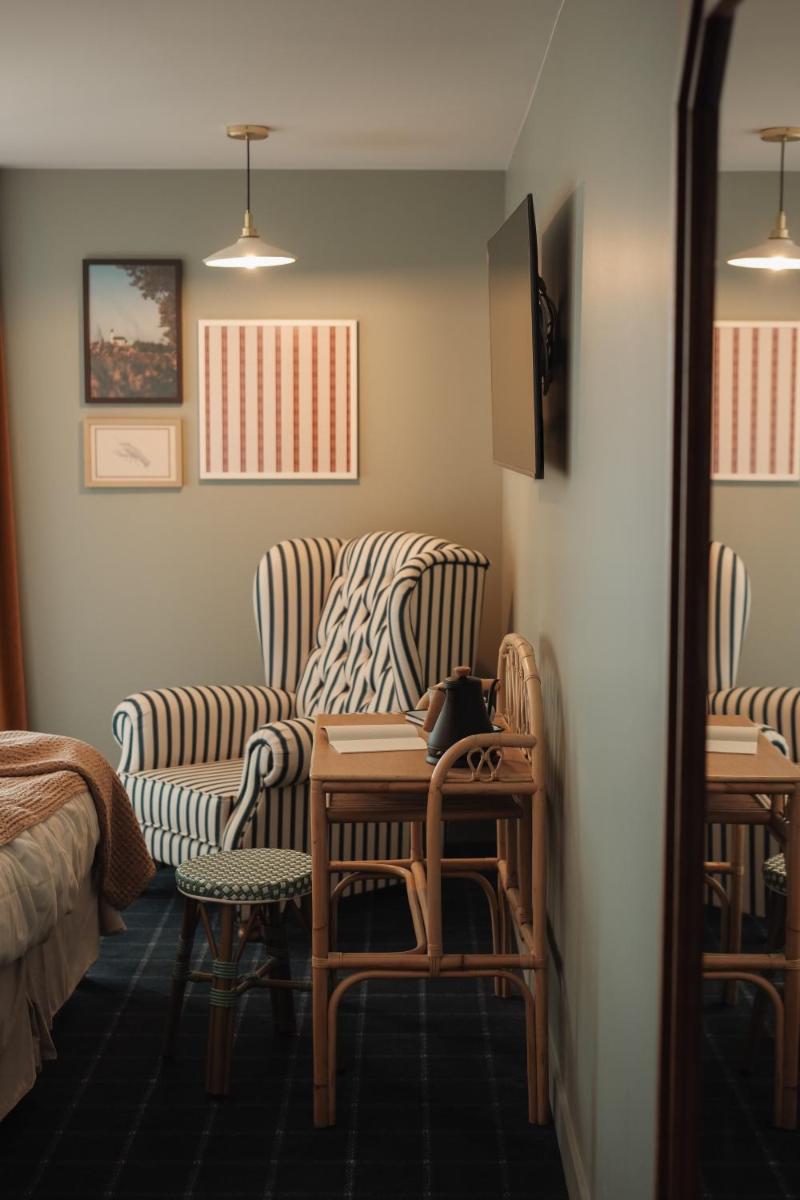 Coin salon dans l'établissement Hôtel de la Mer & Spa