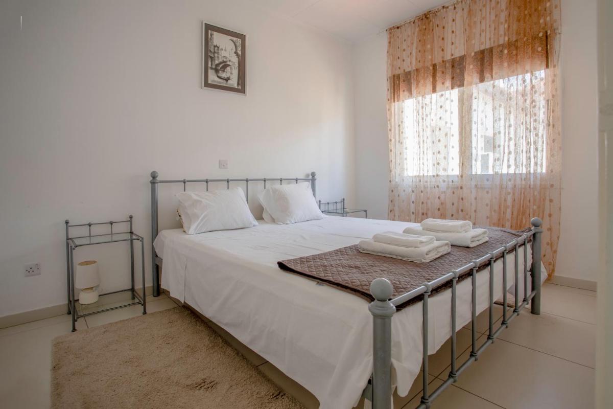 1BD Beach Apartment - Housity