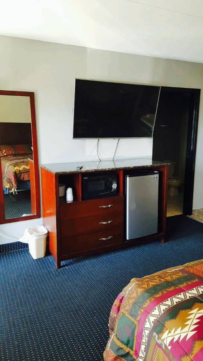 American Inn and Suites - Housity