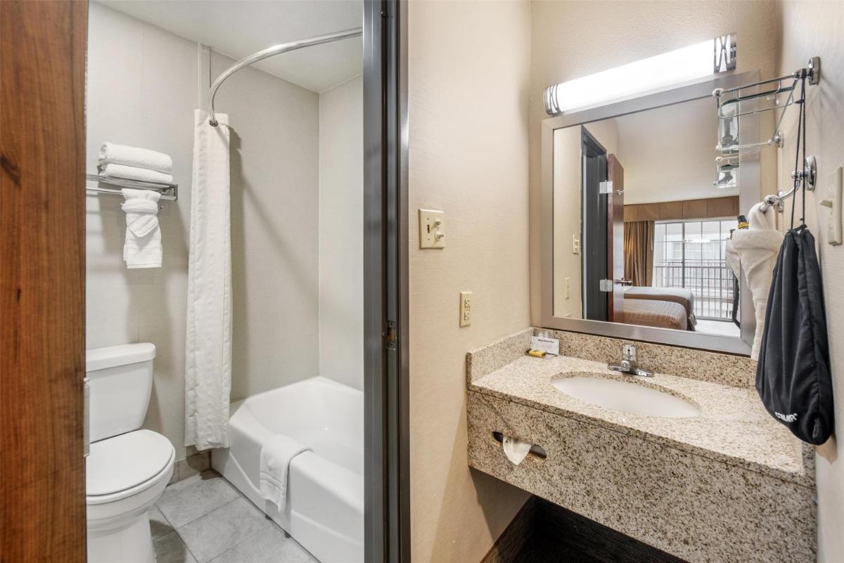 Best Western Plus Atrium Inn - Housity