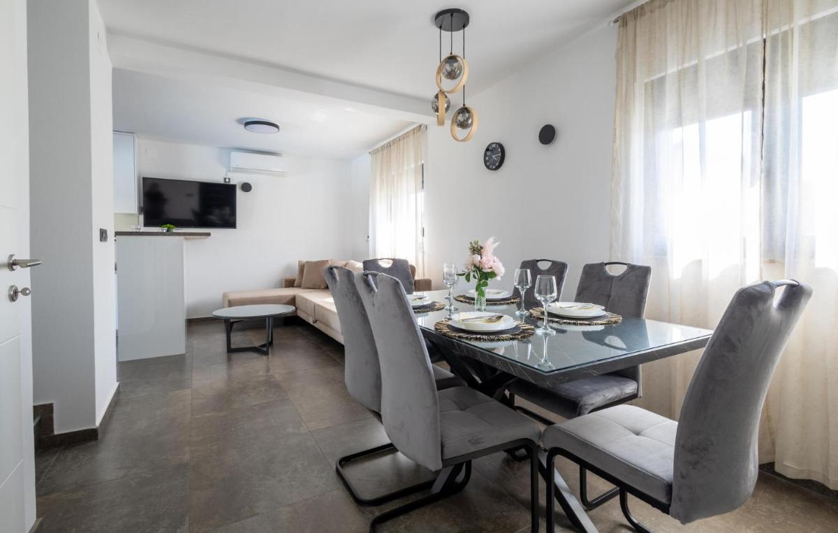 Luxurious Home In Vukovar - Housity