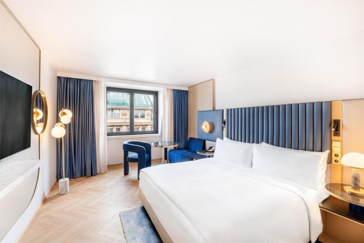 Ein Bett oder Betten in einem Zimmer der Unterkunft Hilton Berlin