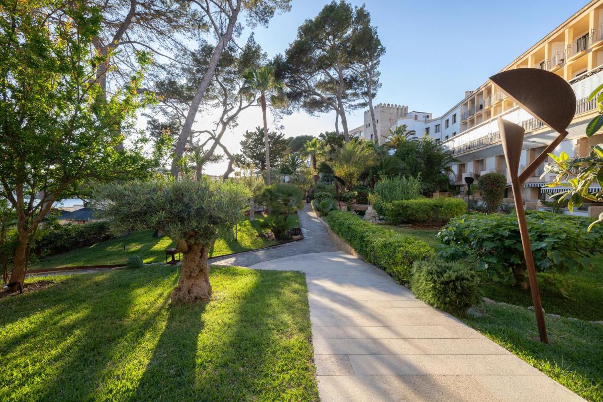 Jardín al aire libre en Secrets Mallorca Villamil Resort & Spa - Adults Only (+18)