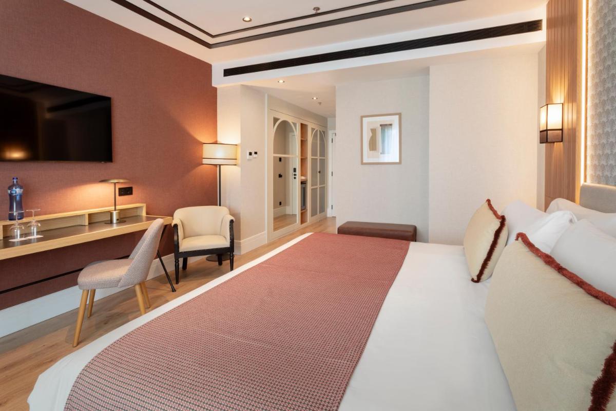 Cama o camas de una habitación en Catalonia Plaza España Hotel & Spa