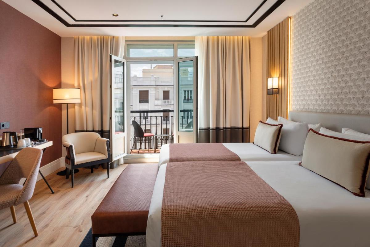 Cama o camas de una habitación en Catalonia Plaza España Hotel & Spa