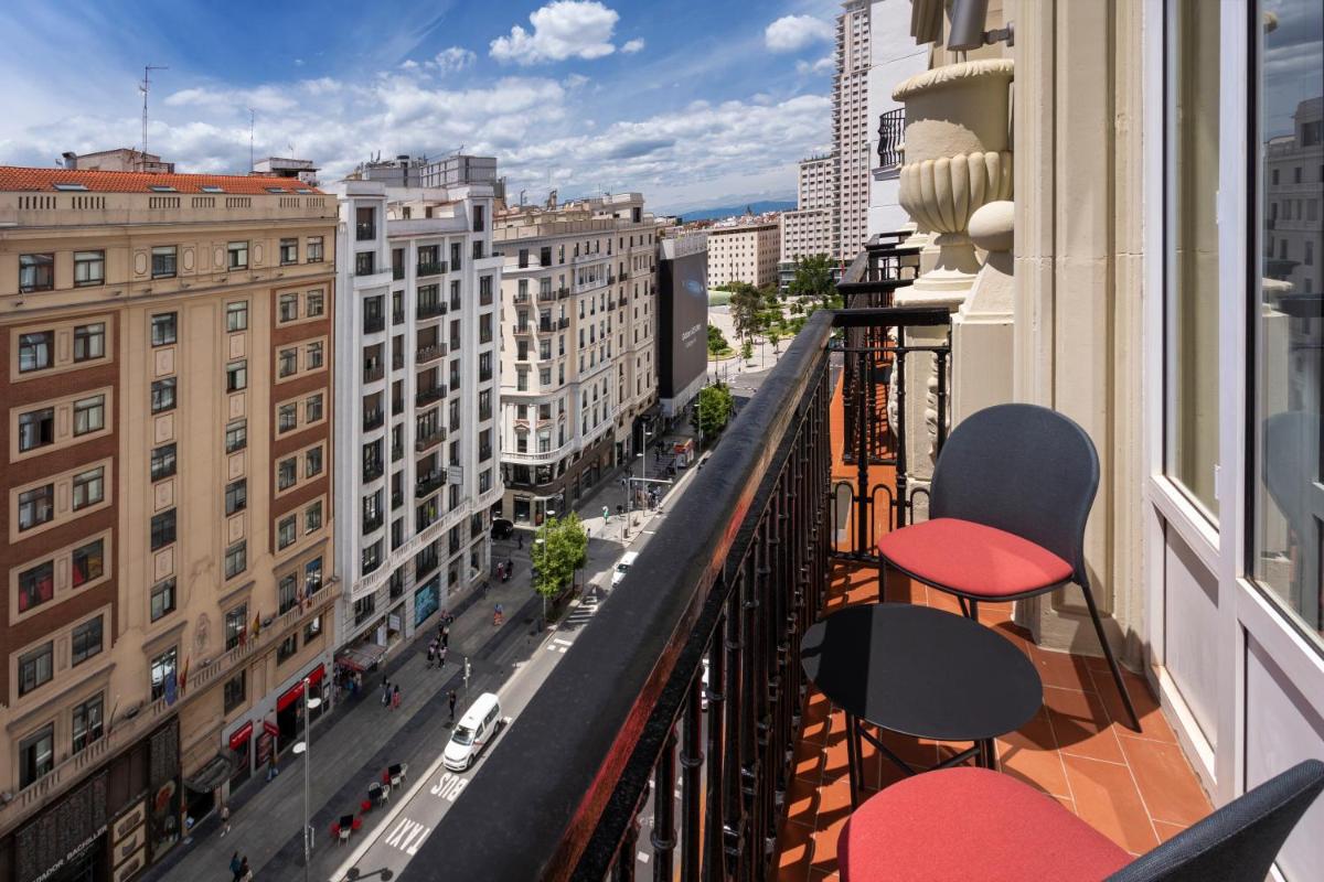 Un balcón o terraza de Catalonia Plaza España Hotel & Spa
