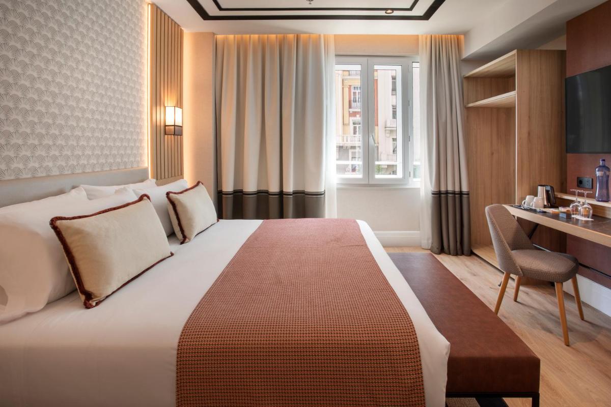 Cama o camas de una habitación en Catalonia Plaza España Hotel & Spa