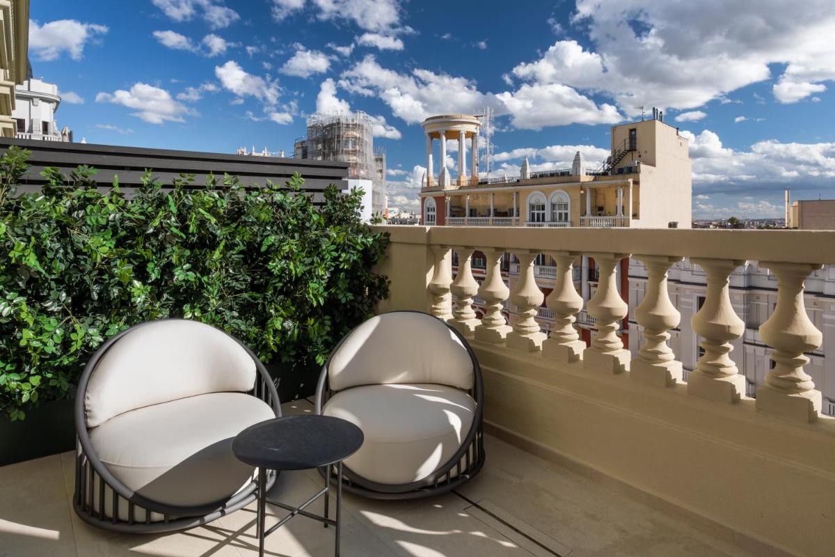 Un balcón o terraza de Catalonia Plaza España Hotel & Spa