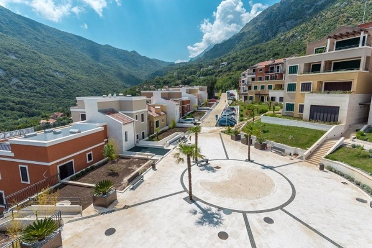 Gorgeous Morinj Resort - Housity